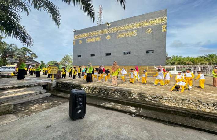 Melalui rangkaian kegiatan senam yang dilaksanakan di Ra Attalim Sungai Duo mampu mencipatakan anak 